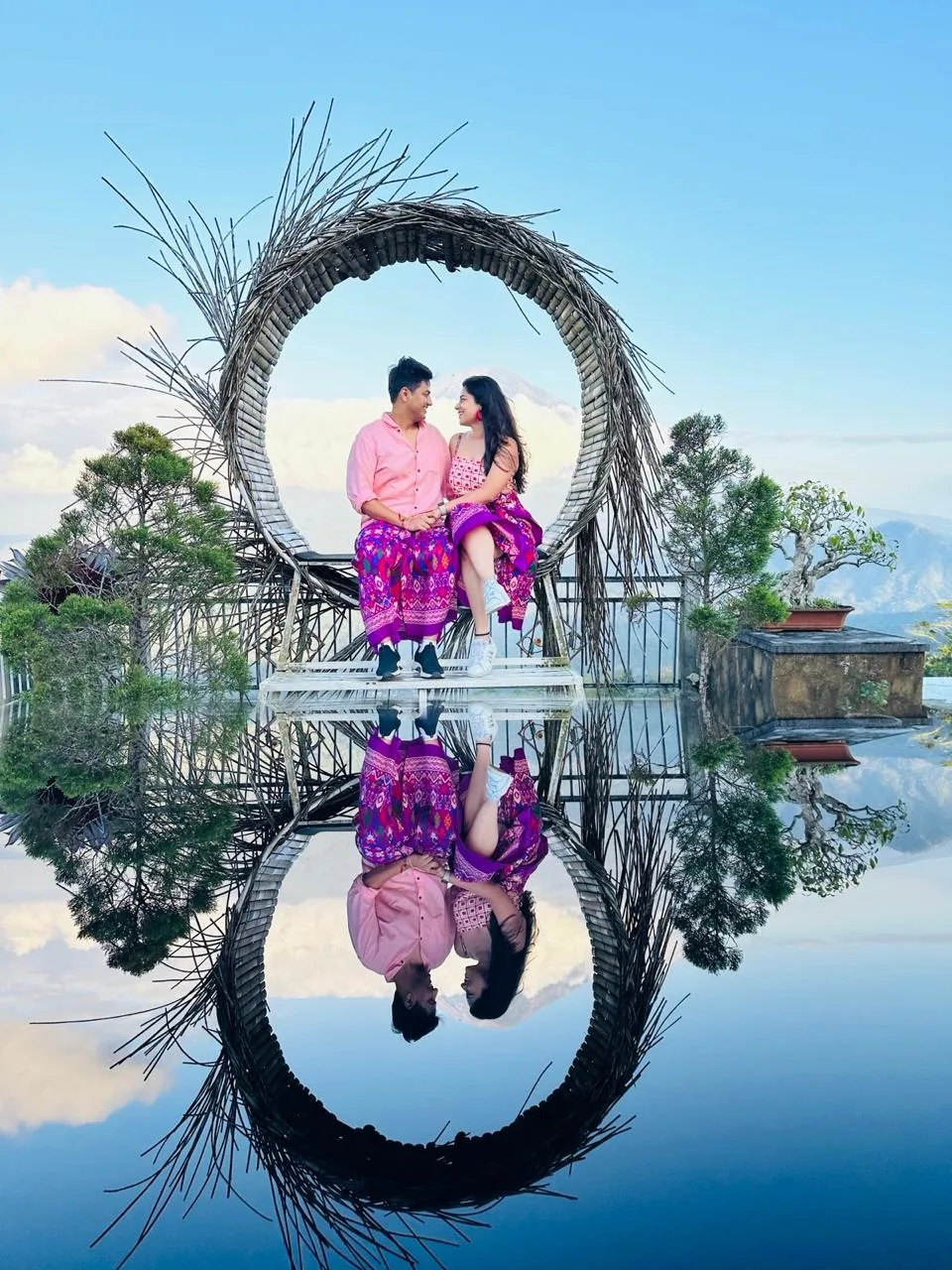 Traveller in a circular garden swing