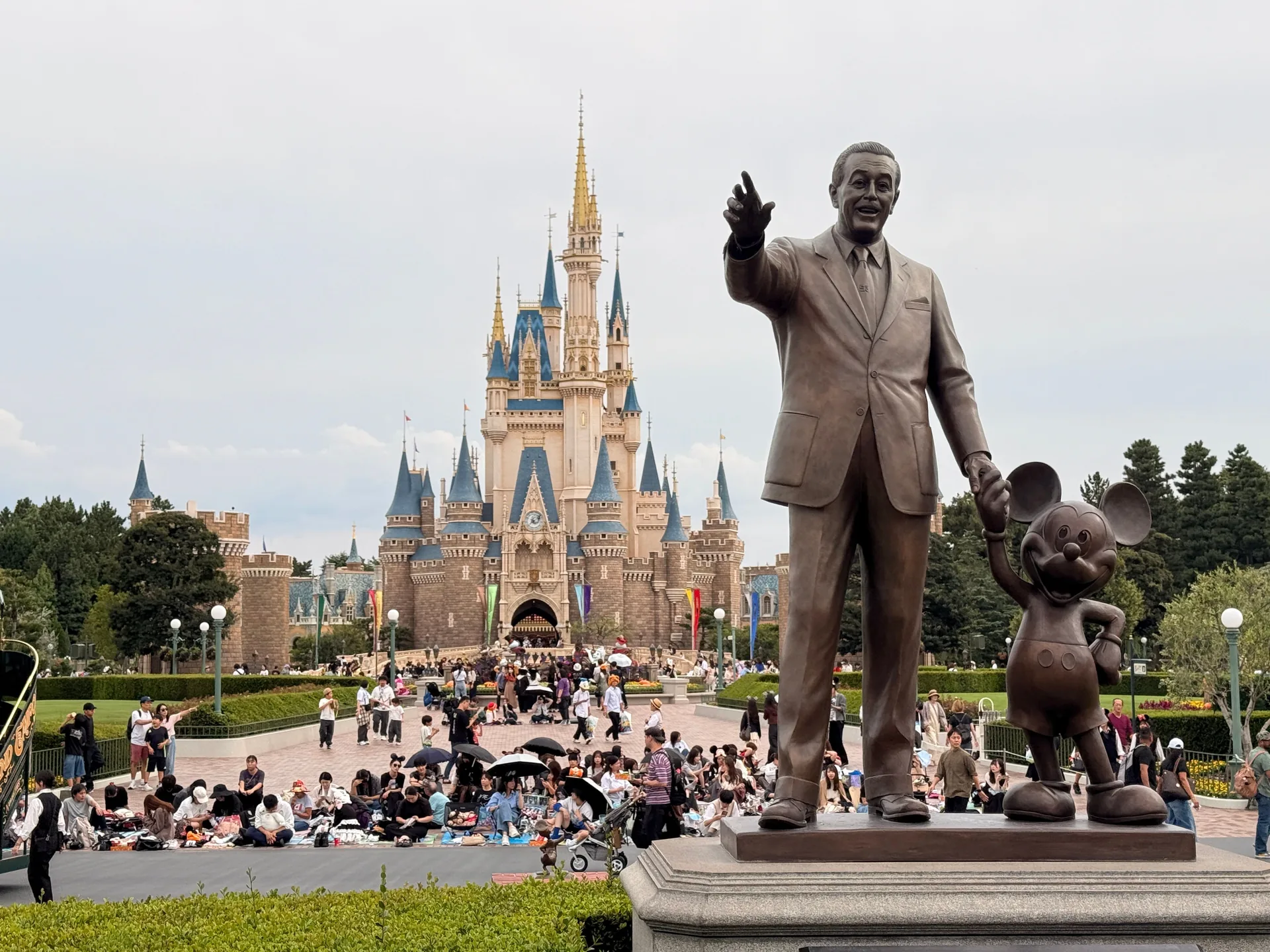Disney theme park castle