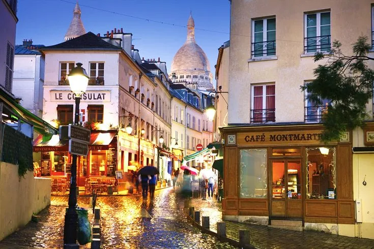 Paris street below Sacre Coeur